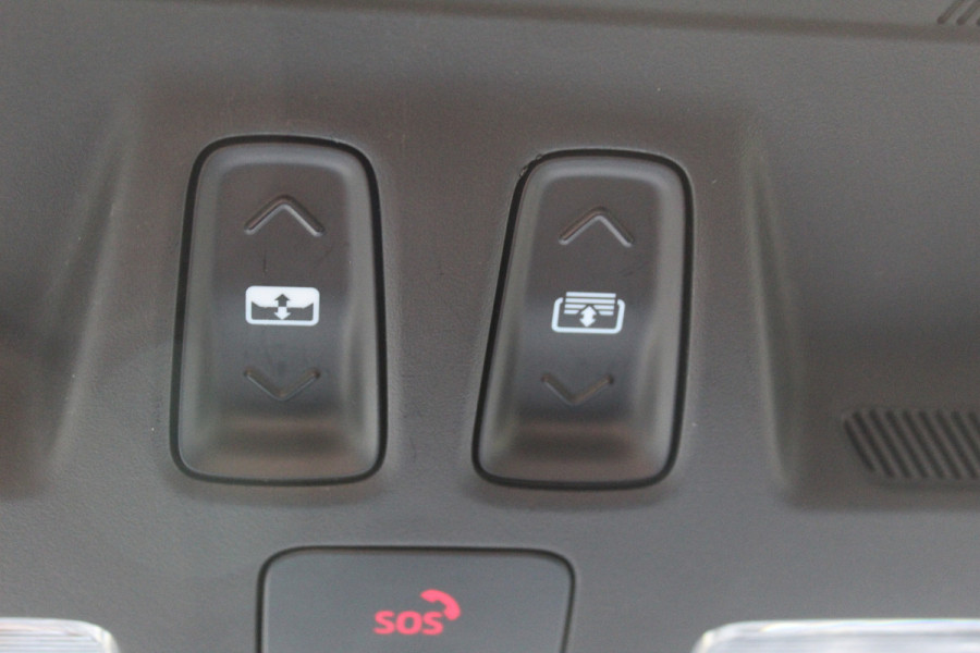 Ford Kuga 2.5-243pk PHEV ST-Line X. Nieuwste model ! Van €. 54.937,- voor €. 43.735,- ! Trekgewicht 2.100kg ! Elektr. panoramadak, Elektr. inklapb. trekhaak, stoel-, stuur- en voorraamverw., lane- en side assist, 360gr. camera, HUD, Apple/Android, Elektr. verstelb. stoelen, LED verl. etc etc