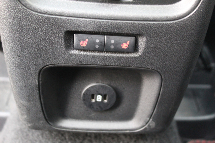 Ford Kuga 2.5-243pk PHEV ST-Line X. Nieuwste model ! Van €. 54.937,- voor €. 43.735,- ! Trekgewicht 2.100kg ! Elektr. panoramadak, Elektr. inklapb. trekhaak, stoel-, stuur- en voorraamverw., lane- en side assist, 360gr. camera, HUD, Apple/Android, Elektr. verstelb. stoelen, LED verl. etc etc