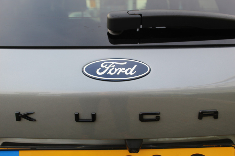 Ford Kuga 2.5-243pk PHEV ST-Line X. Nieuwste model ! Van €. 54.937,- voor €. 43.735,- ! Trekgewicht 2.100kg ! Elektr. panoramadak, Elektr. inklapb. trekhaak, stoel-, stuur- en voorraamverw., lane- en side assist, 360gr. camera, HUD, Apple/Android, Elektr. verstelb. stoelen, LED verl. etc etc