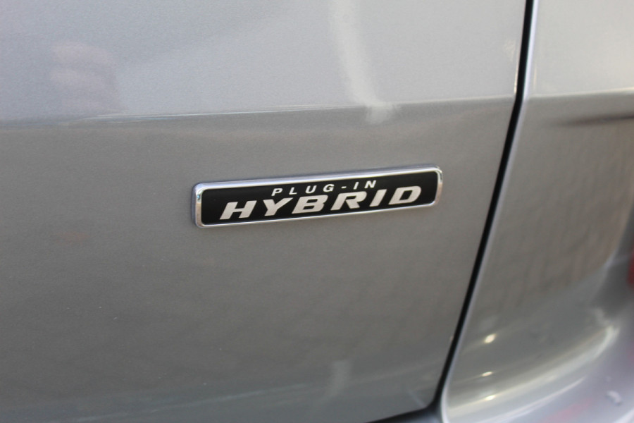 Ford Kuga 2.5-243pk PHEV ST-Line X. Nieuwste model ! Van €. 54.937,- voor €. 43.735,- ! Trekgewicht 2.100kg ! Elektr. panoramadak, Elektr. inklapb. trekhaak, stoel-, stuur- en voorraamverw., lane- en side assist, 360gr. camera, HUD, Apple/Android, Elektr. verstelb. stoelen, LED verl. etc etc