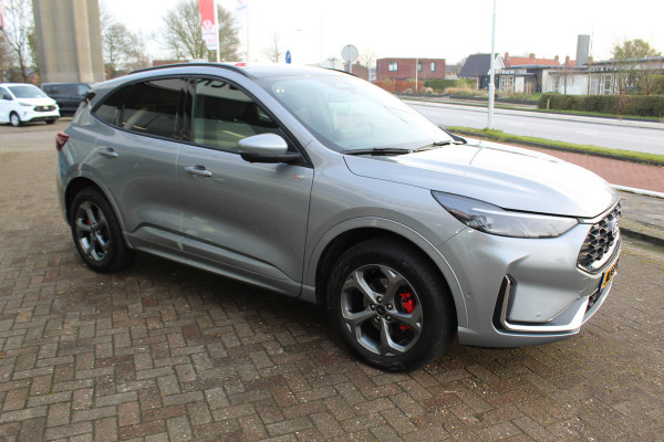 Ford Kuga 2.5-243pk PHEV ST-Line X. Nieuwste model ! Van €. 54.937,- voor €. 43.735,- ! Trekgewicht 2.100kg ! Elektr. panoramadak, Elektr. inklapb. trekhaak, stoel-, stuur- en voorraamverw., lane- en side assist, 360gr. camera, HUD, Apple/Android, Elektr. verstelb. stoelen, LED verl. etc etc