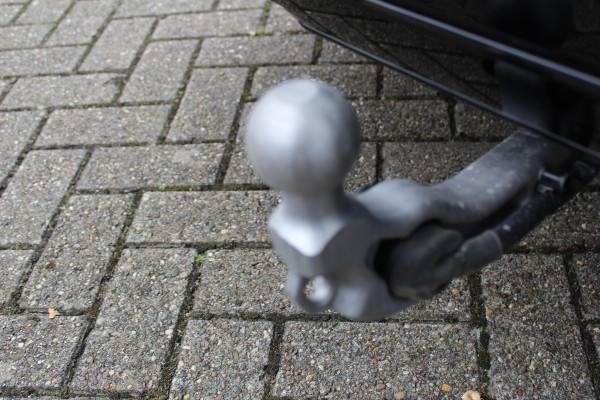 Ford Kuga 2.5-243pk PHEV ST-Line X. Trekgewicht 2.100kg. Nieuw Model ! Van €. 54.937,- voor €. 43.735,- Trekgewicht van 2.100kg ! Schuif / kanteldak. Elektrisch inklapbare Trekhaak, vooruit, stuur, stoelverwarming V+A, 360 Camera, HUB, Apple/Androidauto, Elektrisch verstelbare stoelen, LED V+A,