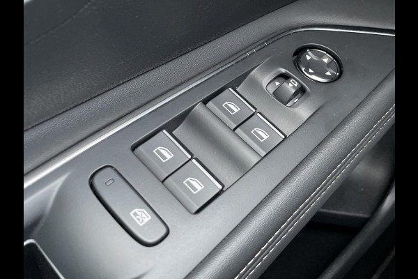 Peugeot 3008 1.6 HYbrid 225 GT | panoramadak | Focal Audio | ACC |