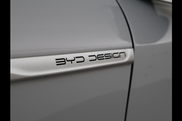 BYD ATTO 3 DESIGN 60 kWh + SCHUIFDAK | LEDER | 360 CAMERA | 15,6" SCHERM | WARMTEPOMP | ADAPTIVE CRUISE