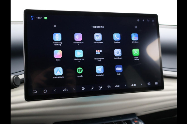 BYD ATTO 3 DESIGN 60 kWh + SCHUIFDAK | LEDER | 360 CAMERA | 15,6" SCHERM | WARMTEPOMP | ADAPTIVE CRUISE