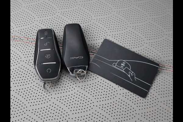 BYD ATTO 3 DESIGN 60 kWh + SCHUIFDAK | LEDER | 360 CAMERA | 15,6" SCHERM | WARMTEPOMP | ADAPTIVE CRUISE