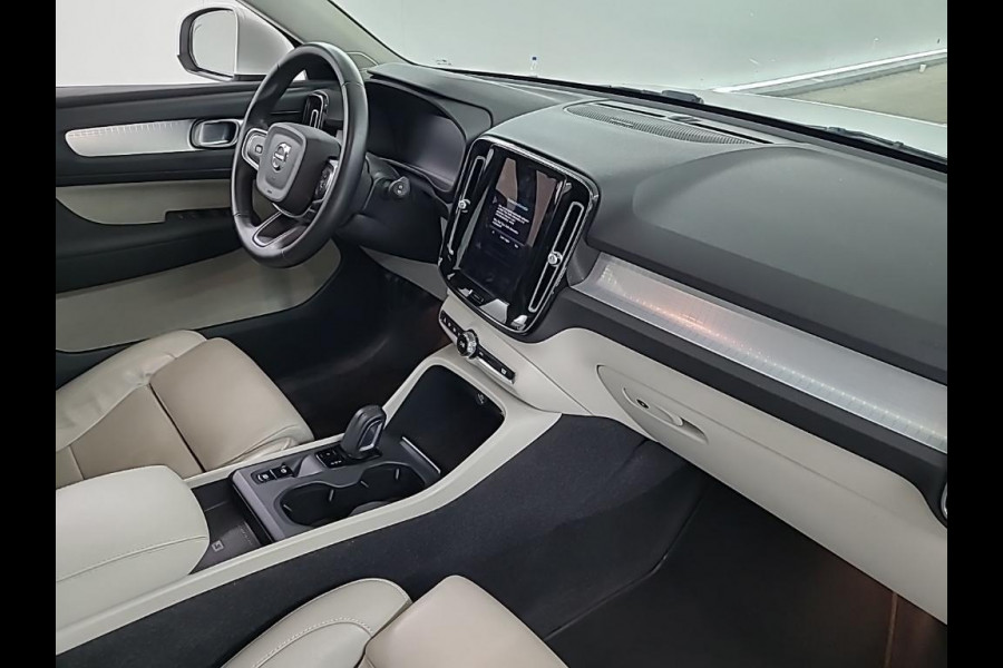 Volvo XC40 1.5 T5 Automaat | Leren bekleding | Stoel- en stuurverwarming | Achteruitrijcamera | Trekhaak uitklapbaar | Harman/kardon audio