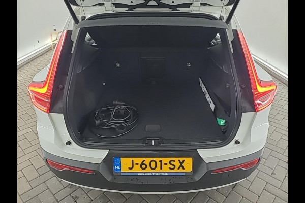 Volvo XC40 1.5 T5 Automaat | Leren bekleding | Stoel- en stuurverwarming | Achteruitrijcamera | Trekhaak uitklapbaar | Harman/kardon audio