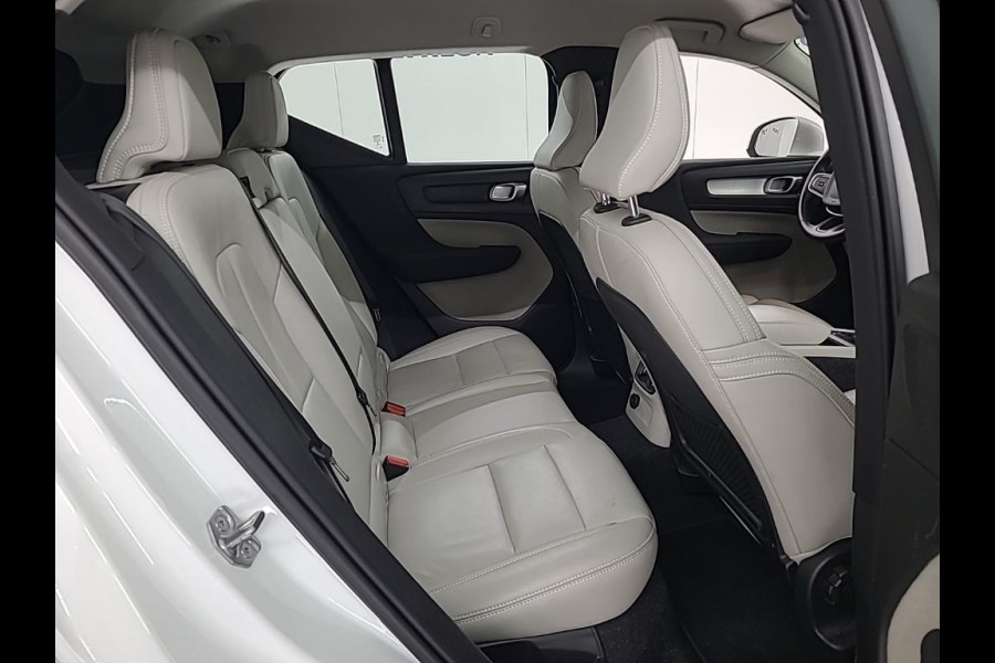 Volvo XC40 1.5 T5 Automaat | Leren bekleding | Stoel- en stuurverwarming | Achteruitrijcamera | Trekhaak uitklapbaar | Harman/kardon audio