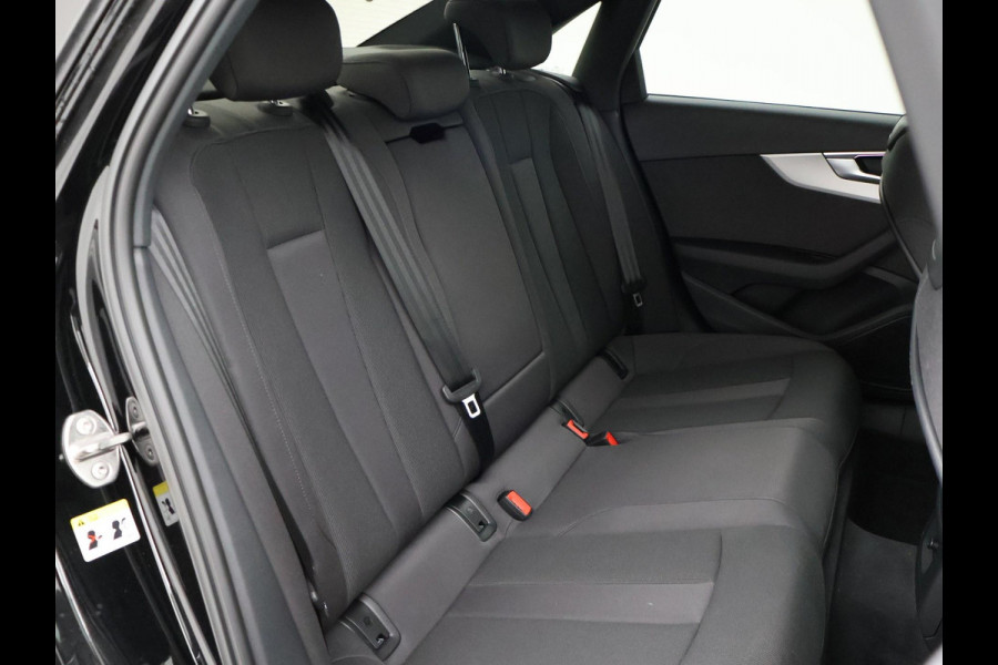 Audi A4 Limousine 35 TFSI 150 PK AUT. *1.002 KM!* + VIRTUAL COCKPIT | SFEERVERLICHTING | 19 INCH | SPORTSTOELEN | APPLE CARPLAY