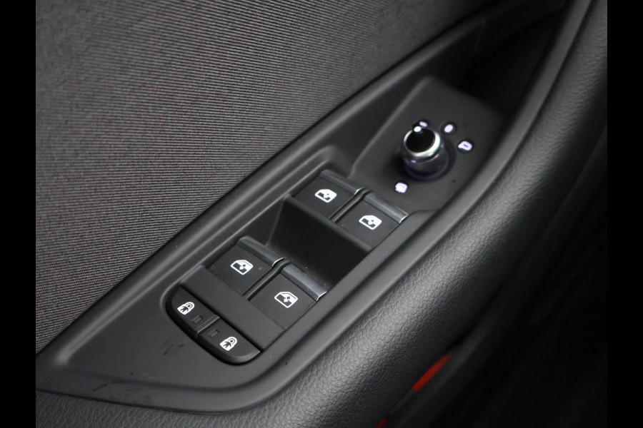 Audi A4 Limousine 35 TFSI 150 PK AUT. *1.002 KM!* + VIRTUAL COCKPIT | SFEERVERLICHTING | 19 INCH | SPORTSTOELEN | APPLE CARPLAY