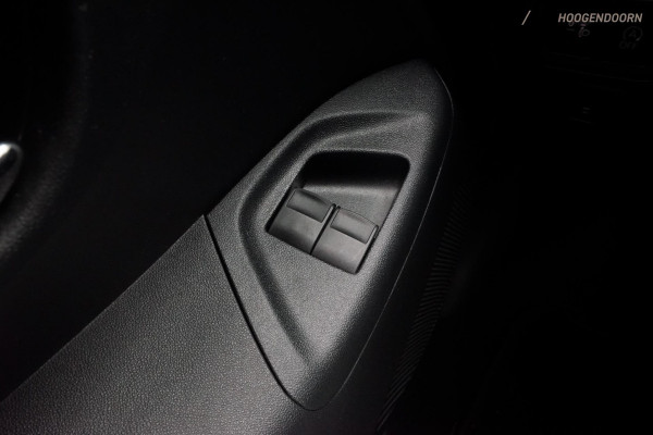 Citroën C1 1.0 VTi Shine Sport (APPLE CARPLAY,CLIMATE CONTROL,ACHTERUITRIJCAMERA,LM-VELGEN,SPORTSTOELEN,CRUISE,TOPCONDITIE)