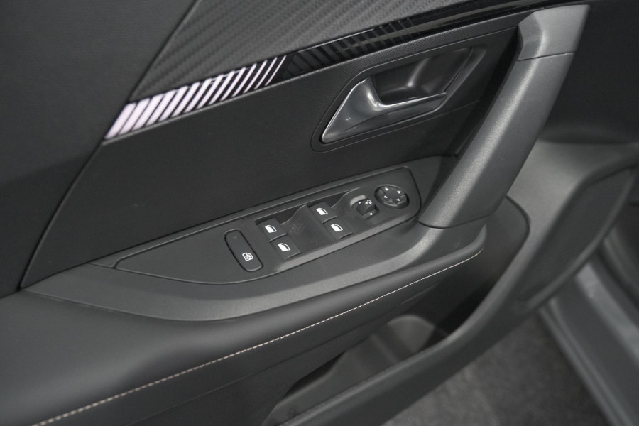 Peugeot 2008 PureTech 130 EAT8 Allure | 100% Benzine | Parkeersensoren Voor + Achter | Apple CarPlay | Climate Control