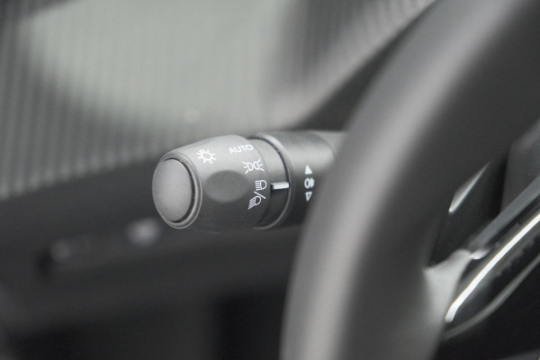 Peugeot 2008 PureTech 130 EAT8 Allure | 100% Benzine | Parkeersensoren Voor + Achter | Apple CarPlay | Climate Control
