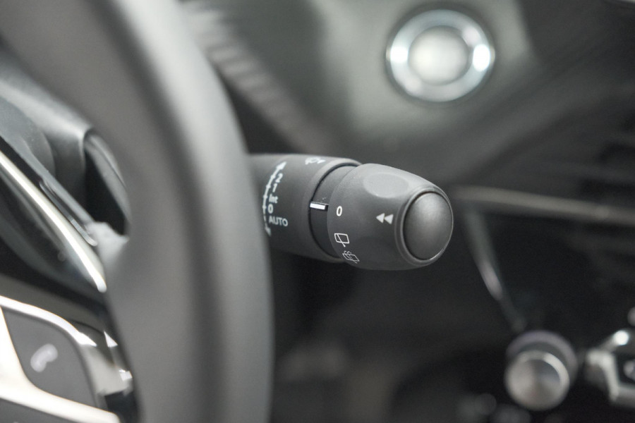 Peugeot 2008 PureTech 130 EAT8 Allure | 100% Benzine | Parkeersensoren Voor + Achter | Apple CarPlay | Climate Control
