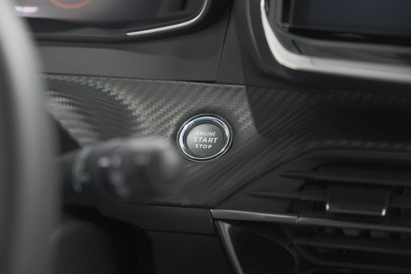 Peugeot 2008 PureTech 130 EAT8 Allure | 100% Benzine | Parkeersensoren Voor + Achter | Apple CarPlay | Climate Control