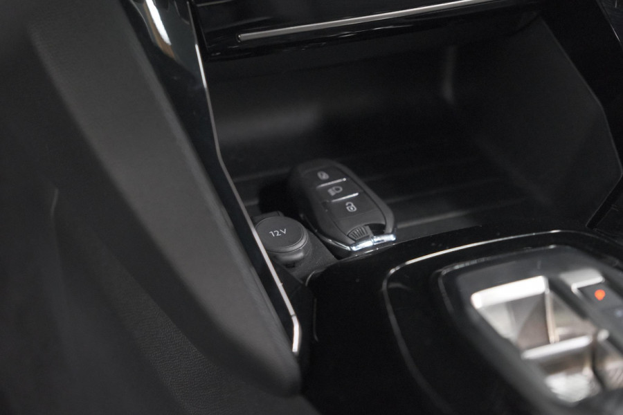 Peugeot 2008 PureTech 130 EAT8 Allure | 100% Benzine | Parkeersensoren Voor + Achter | Apple CarPlay | Climate Control