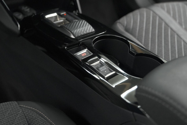 Peugeot 2008 PureTech 130 EAT8 Allure | 100% Benzine | Parkeersensoren Voor + Achter | Apple CarPlay | Climate Control