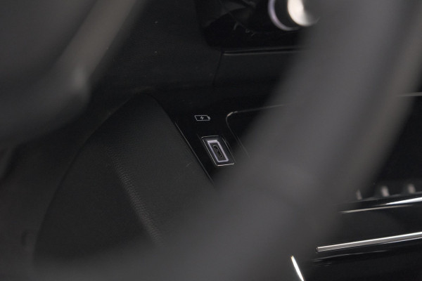 Peugeot 2008 PureTech 130 EAT8 Allure | 100% Benzine | Parkeersensoren Voor + Achter | Apple CarPlay | Climate Control