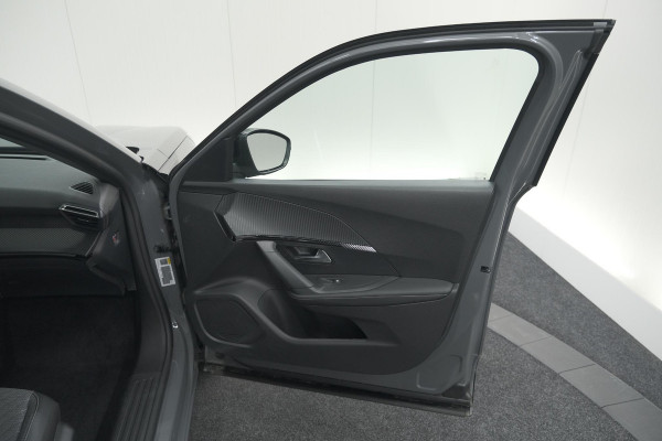 Peugeot 2008 PureTech 130 EAT8 Allure | 100% Benzine | Parkeersensoren Voor + Achter | Apple CarPlay | Climate Control