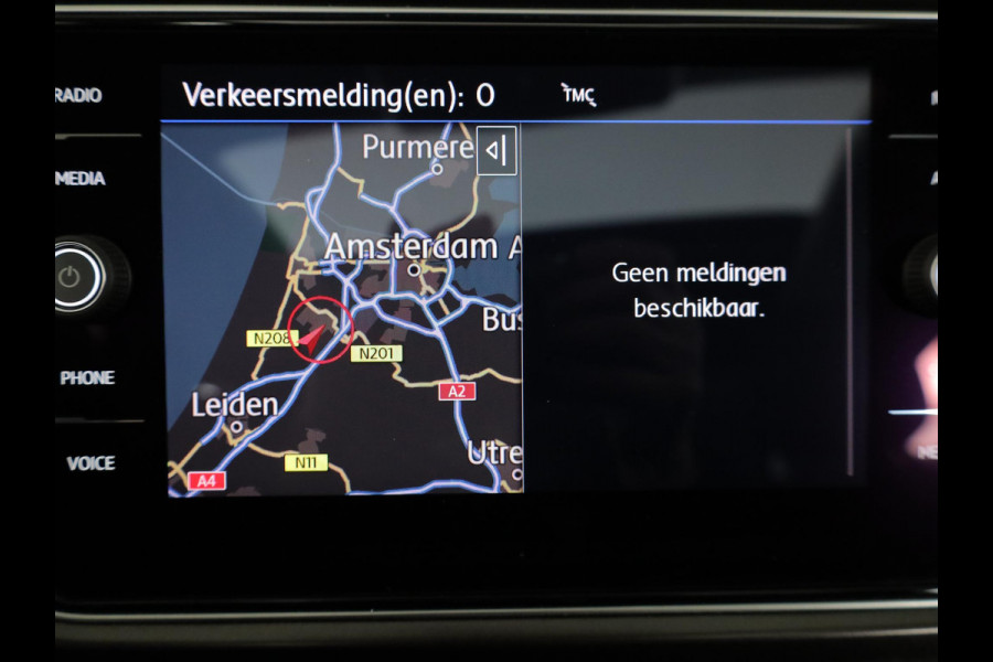 Volkswagen T-Roc 1.0 TSI Style 115pk 6bak| Panorama dak | LM-velgen| el. achterklep | Climatronic