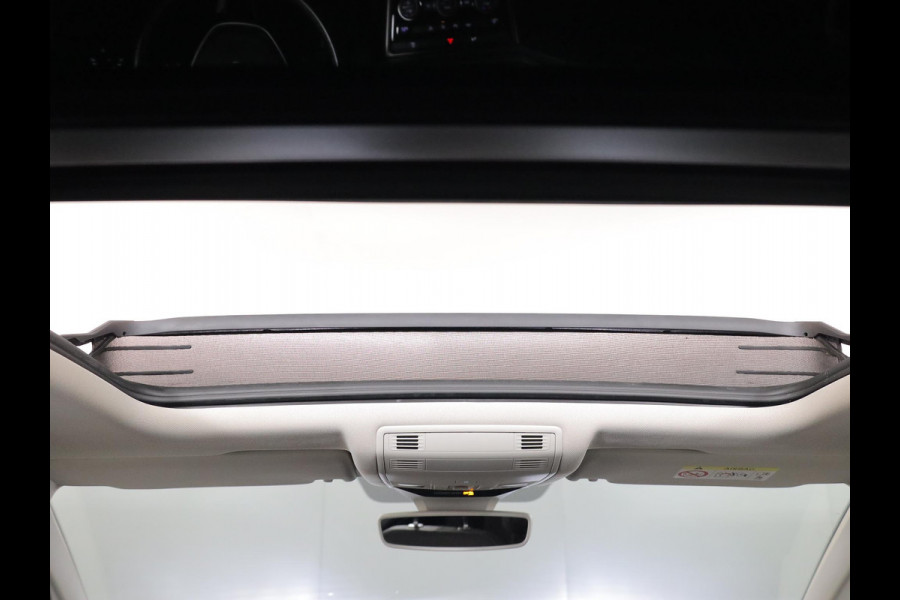 Volkswagen T-Roc 1.0 TSI Style 115pk 6bak| Panorama dak | LM-velgen| el. achterklep | Climatronic