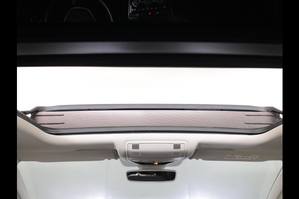 Volkswagen T-Roc 1.0 TSI Style 115pk 6bak| Panorama dak | LM-velgen| el. achterklep | Climatronic