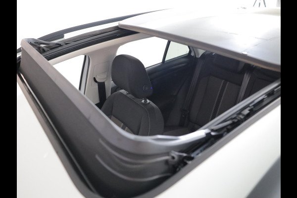 Volkswagen T-Roc 1.0 TSI Style 115pk 6bak| Panorama dak | LM-velgen| el. achterklep | Climatronic