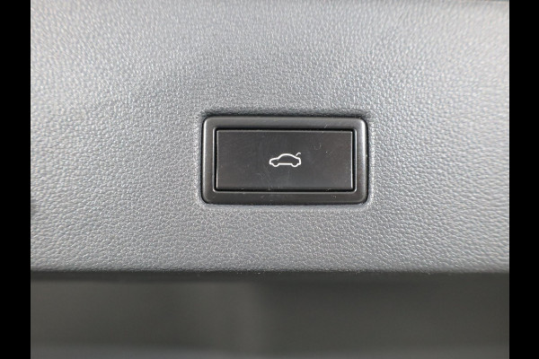 Volkswagen T-Roc 1.0 TSI Style 115pk 6bak| Panorama dak | LM-velgen| el. achterklep | Climatronic