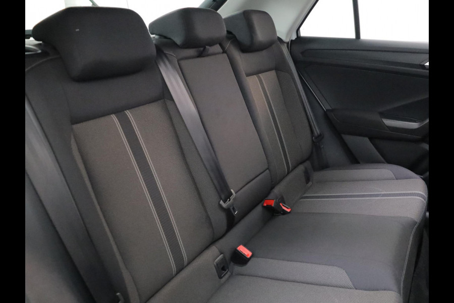 Volkswagen T-Roc 1.0 TSI Style 115pk 6bak| Panorama dak | LM-velgen| el. achterklep | Climatronic