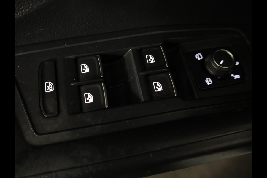 Volkswagen T-Roc 1.0 TSI Style 115pk 6bak| Panorama dak | LM-velgen| el. achterklep | Climatronic