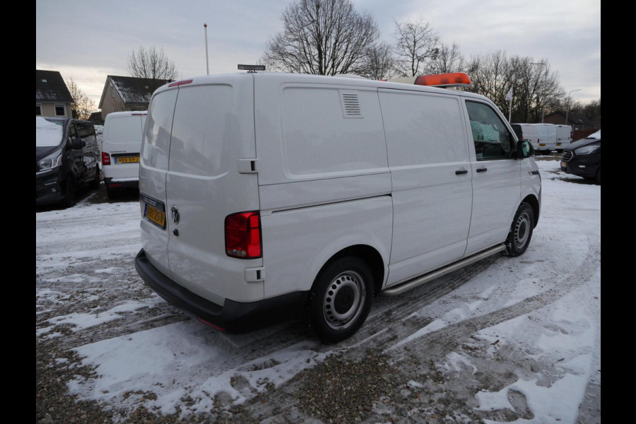 Volkswagen Transporter 2.0 TDI 150PK, L1H1, DSG-automaat, Airco, 2 x Schuifdeur, Dierenambulance-inrichting, Hondenvervoer