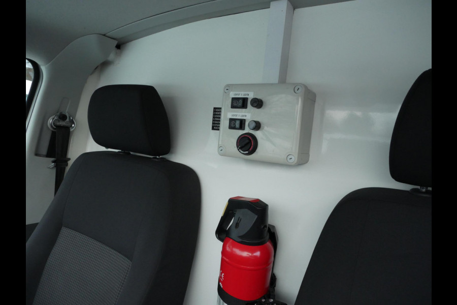 Volkswagen Transporter 2.0 TDI 150PK, L1H1, DSG-automaat, Airco, 2 x Schuifdeur, Dierenambulance-inrichting, Hondenvervoer