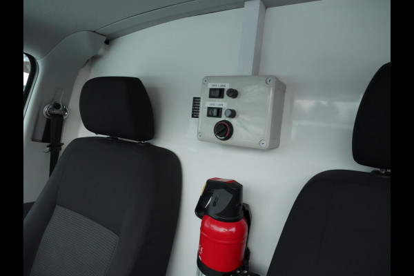 Volkswagen Transporter 2.0 TDI 150PK, L1H1, DSG-automaat, Airco, 2 x Schuifdeur, Dierenambulance-inrichting, Hondenvervoer