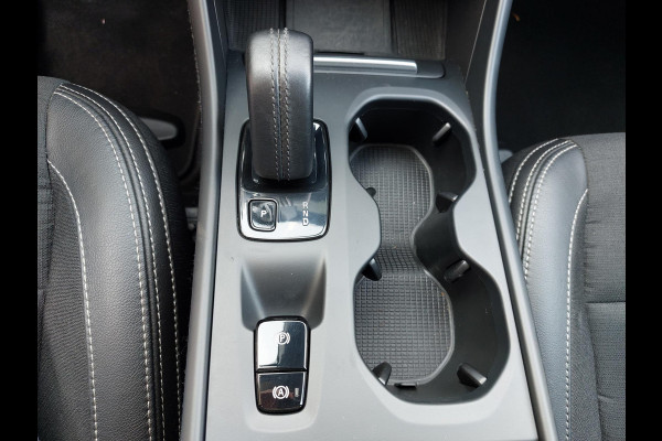 Volvo XC40 2.0 T4 R-Design | Leder | Trekhaak | Panodak