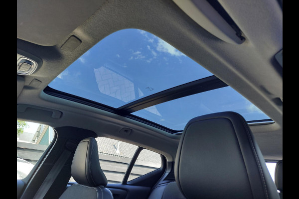 Volvo XC40 2.0 T4 R-Design | Leder | Trekhaak | Panodak