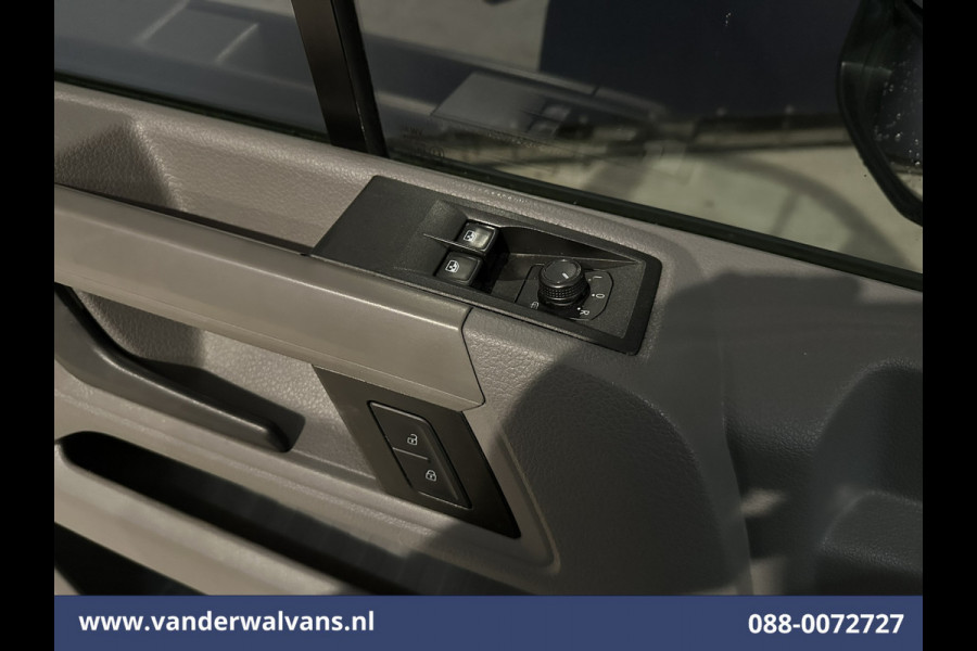 Volkswagen Crafter 2.0 TDI 140 pk L3H3 L2H2 Euro6 Airco | Camera | Navigatie | Apple Carplay | Massagestoel Android Auto, Parkeersensoren, 3000kg trekvermogen