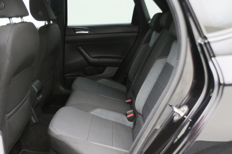 Volkswagen Polo 1.0 TSI Highline R-Line Climate, ACC, Apple Carplay, Sfeerverlichting, Sportstoelen, DAB, 17''