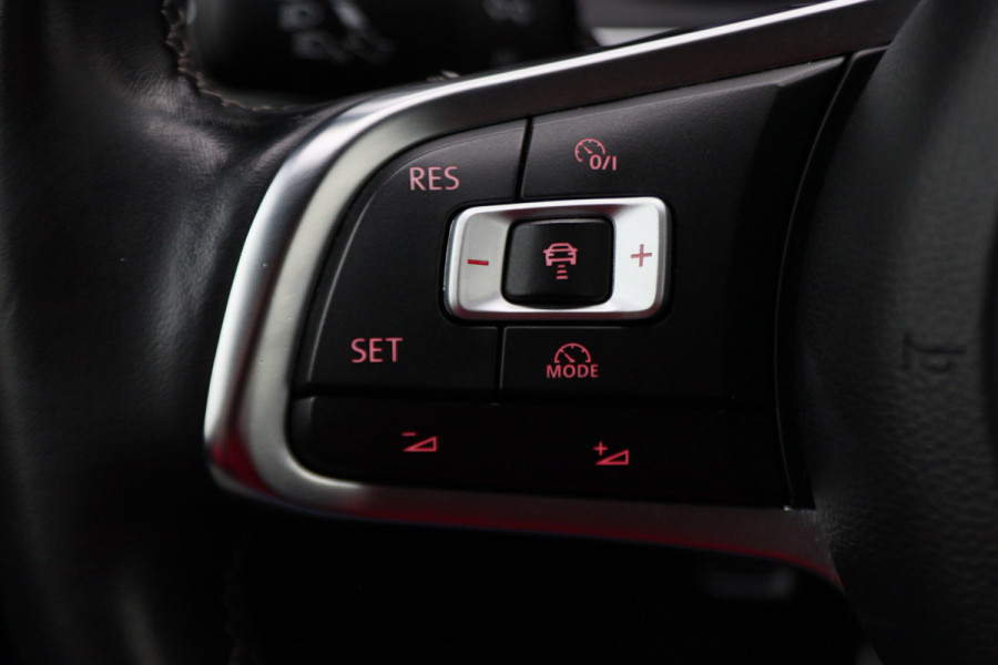 Volkswagen Polo 1.0 TSI Highline R-Line Climate, ACC, Apple Carplay, Sfeerverlichting, Sportstoelen, DAB, 17''