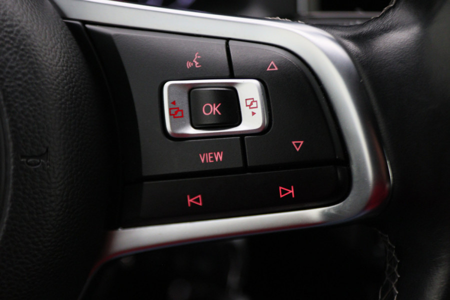 Volkswagen Polo 1.0 TSI Highline R-Line Climate, ACC, Apple Carplay, Sfeerverlichting, Sportstoelen, DAB, 17''