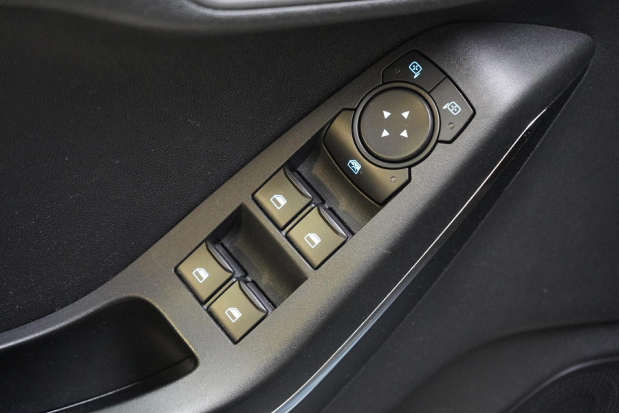 Ford Fiesta 1.0 EcoBoost Hybrid ST-Line | Carplay | Stoelverwarming | Stuurverwarming | Sportstuur | Privacy glass