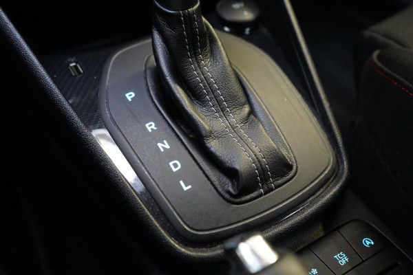 Ford Fiesta 1.0 EcoBoost Hybrid ST-Line | Carplay | Stoelverwarming | Stuurverwarming | Sportstuur | Privacy glass