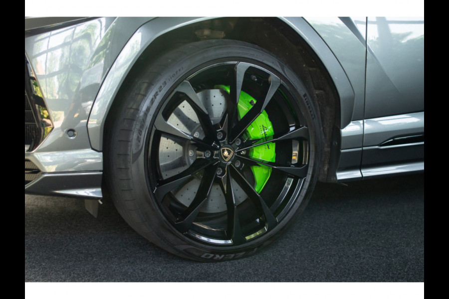 Lamborghini Urus 4.0 V8 HUD Panodak Leer ACC Ceramic Akrapovic Keyless 360 Camera B&O Massage Alcantara hemel Elektr. achterklep Elektr. verstelbare stoelen met memory Afneemb. trekhaak Softclose Achterasbesturing Elektr. verstelbare stuurwiel Navi Stoelverwarming voor & achter Stuurverwarming Stoelventilatie PDC LM ve