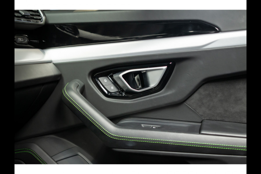 Lamborghini Urus 4.0 V8 HUD Panodak Leer ACC Ceramic Akrapovic Keyless 360 Camera B&O Massage Alcantara hemel Elektr. achterklep Elektr. verstelbare stoelen met memory Afneemb. trekhaak Softclose Achterasbesturing Elektr. verstelbare stuurwiel Navi Stoelverwarming voor & achter Stuurverwarming Stoelventilatie PDC LM ve