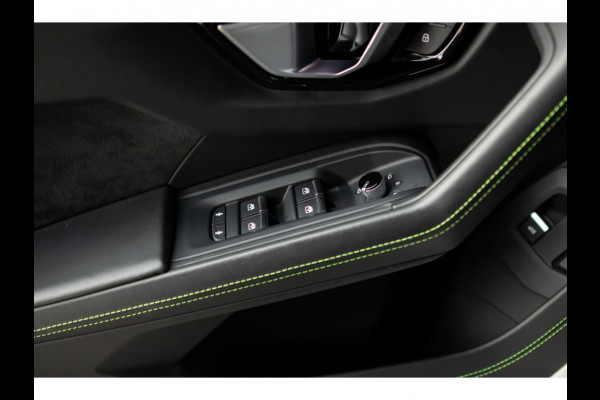 Lamborghini Urus 4.0 V8 HUD Panodak Leer ACC Ceramic Akrapovic Keyless 360 Camera B&O Massage Alcantara hemel Elektr. achterklep Elektr. verstelbare stoelen met memory Afneemb. trekhaak Softclose Achterasbesturing Elektr. verstelbare stuurwiel Navi Stoelverwarming voor & achter Stuurverwarming Stoelventilatie PDC LM ve