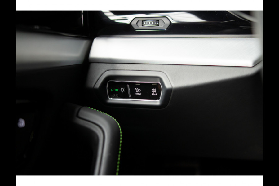 Lamborghini Urus 4.0 V8 HUD Panodak Leer ACC Ceramic Akrapovic Keyless 360 Camera B&O Massage Alcantara hemel Elektr. achterklep Elektr. verstelbare stoelen met memory Afneemb. trekhaak Softclose Achterasbesturing Elektr. verstelbare stuurwiel Navi Stoelverwarming voor & achter Stuurverwarming Stoelventilatie PDC LM ve