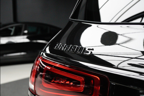 Mercedes-Benz GLS BRABUS 800 4MATIC HUD Massage Full-Carbon Panodak Leer Distronic Standkachel Keyless 360 Camera Burmester Sterrenhemel Airmatic DC Elektr. achterklep Elektr. verstelbare stoelen voor & achter met memory Soft close Elektr. bedienbare trekhaak Elektr. verstelbare stuurwiel Navi PDC LM velgen