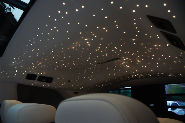 Mercedes-Benz GLS BRABUS 800 4MATIC HUD Massage Full-Carbon Panodak Leer Distronic Standkachel Keyless 360 Camera Burmester Sterrenhemel Airmatic DC Elektr. achterklep Elektr. verstelbare stoelen voor & achter met memory Soft close Elektr. bedienbare trekhaak Elektr. verstelbare stuurwiel Navi PDC LM velgen