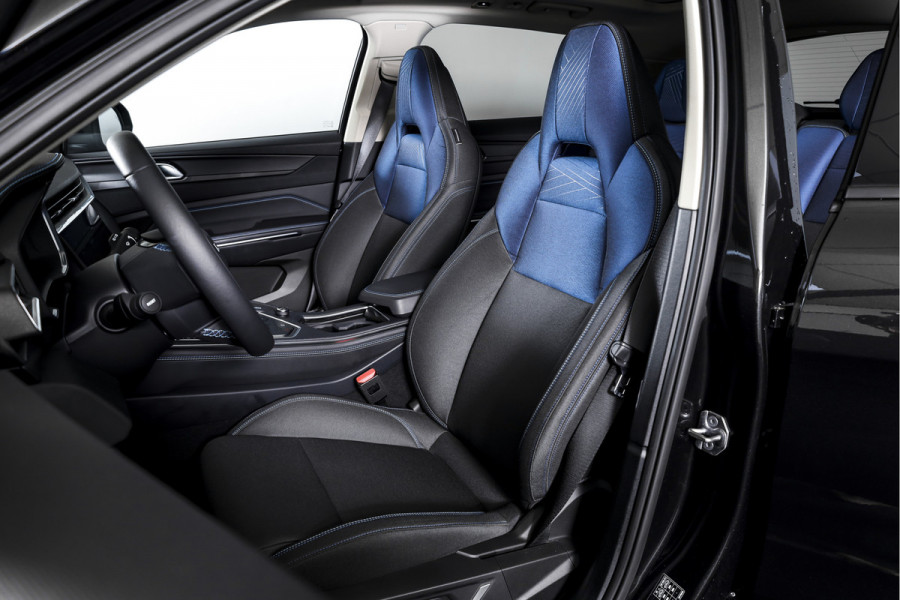 Lynk & Co 01 1.5 PHEV 261PK MY22 | Black Pakket | 360 Camera | 7.4 kWh Boordlader | S/K-panodak | Adapt. Cruise | Memory | Elek. klep | LM 20" | 5101