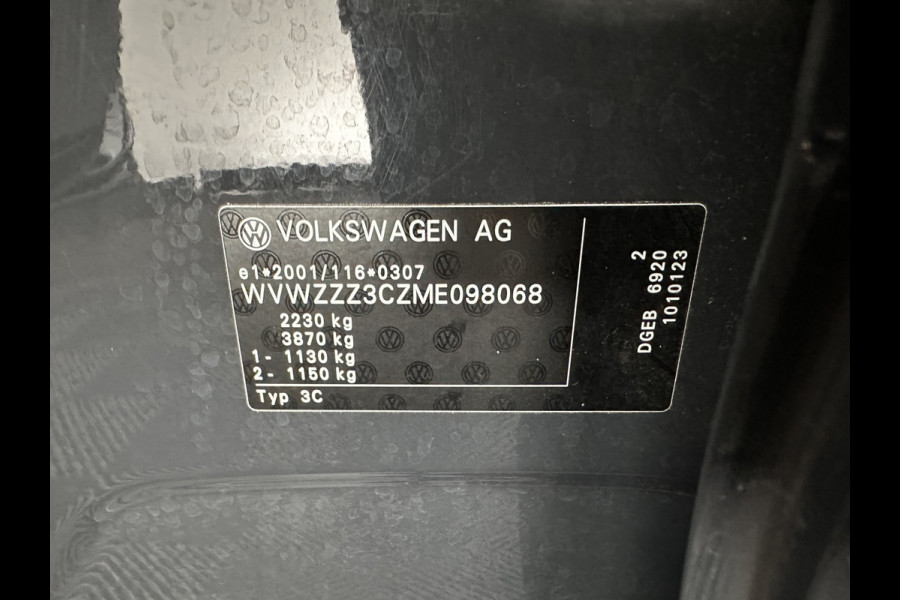 Volkswagen Passat 1.4 TSI PHEV GTE Business (INCL-BTW) Aut. *FULL-LED | DIGI-COCKPIT | ADAPTIVE-CRUISE | NAVI-FULLMAP | KEYLESS | DAB+ | COMFORT-SEATS | SHIFTPADDLES | PRIVACY-GLASS | PDC | CAMERA | CARPLAY | 17''ALU*